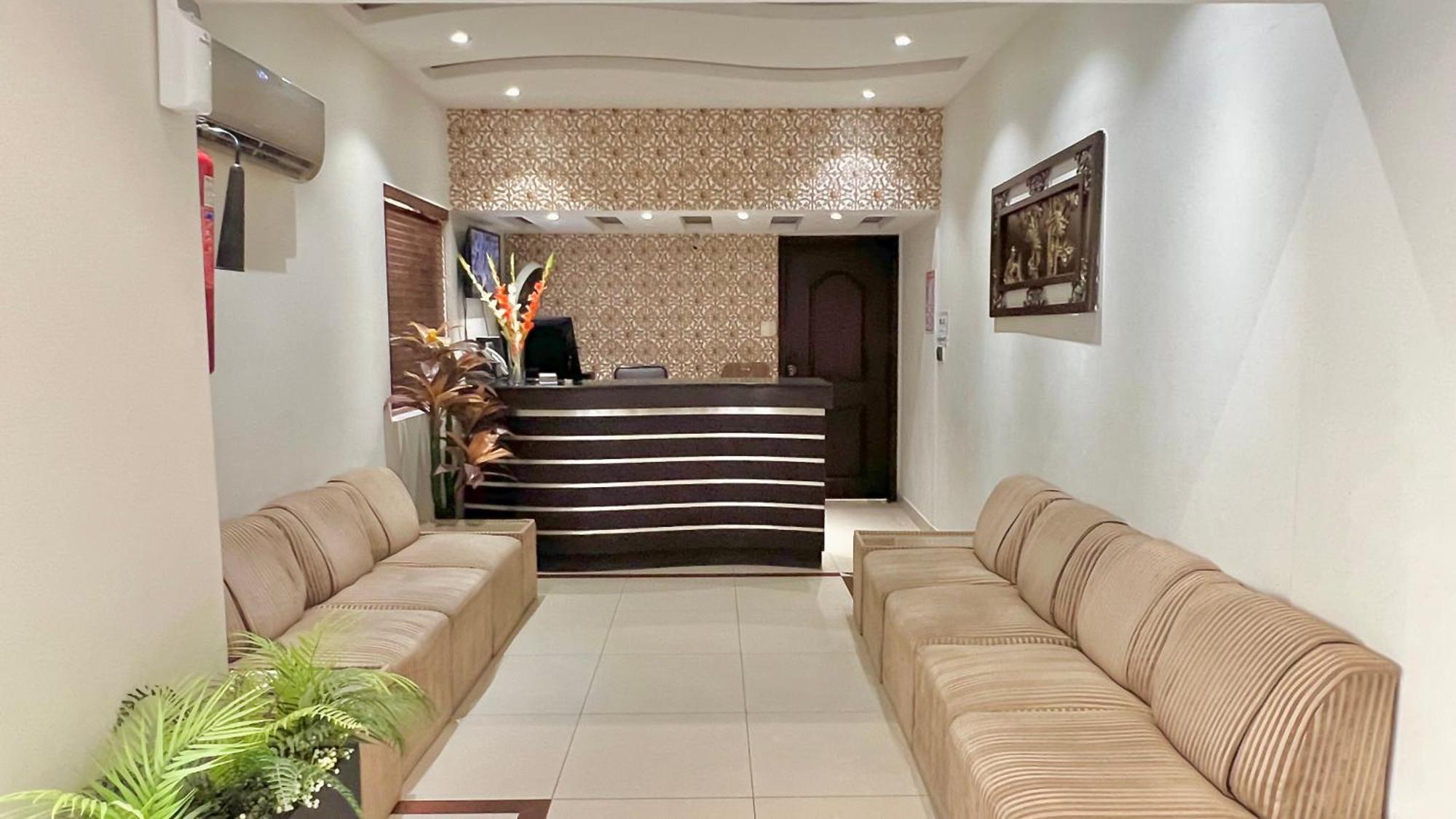 Royal Inn Hotel Karachi Buitenkant foto