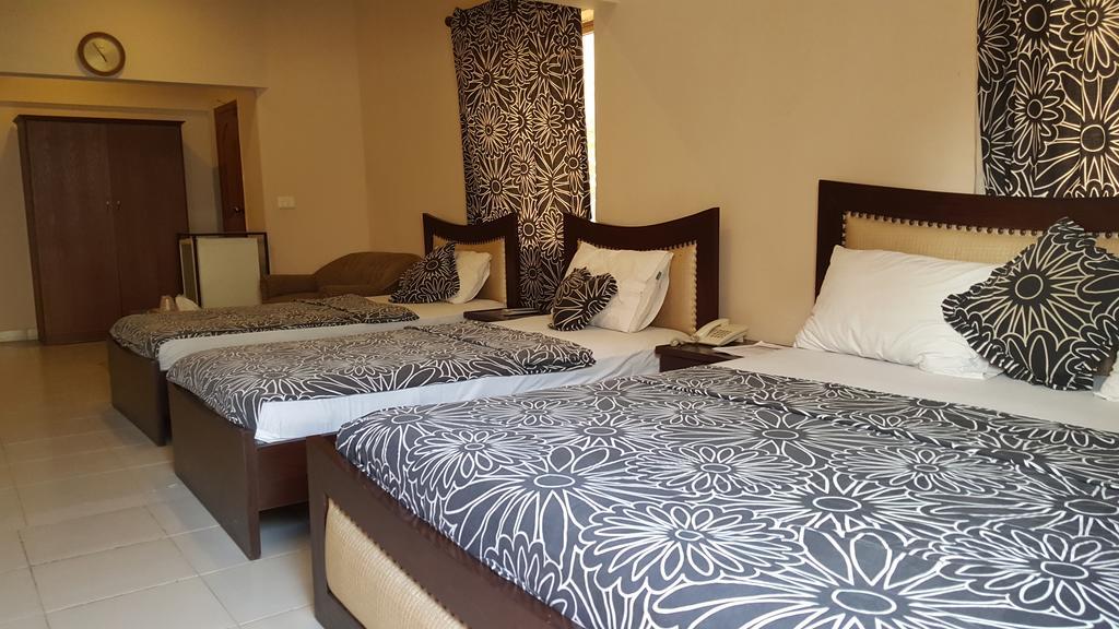 Royal Inn Hotel Karachi Buitenkant foto