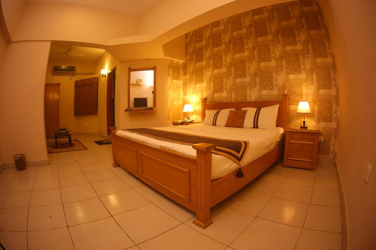 Royal Inn Hotel Karachi Buitenkant foto
