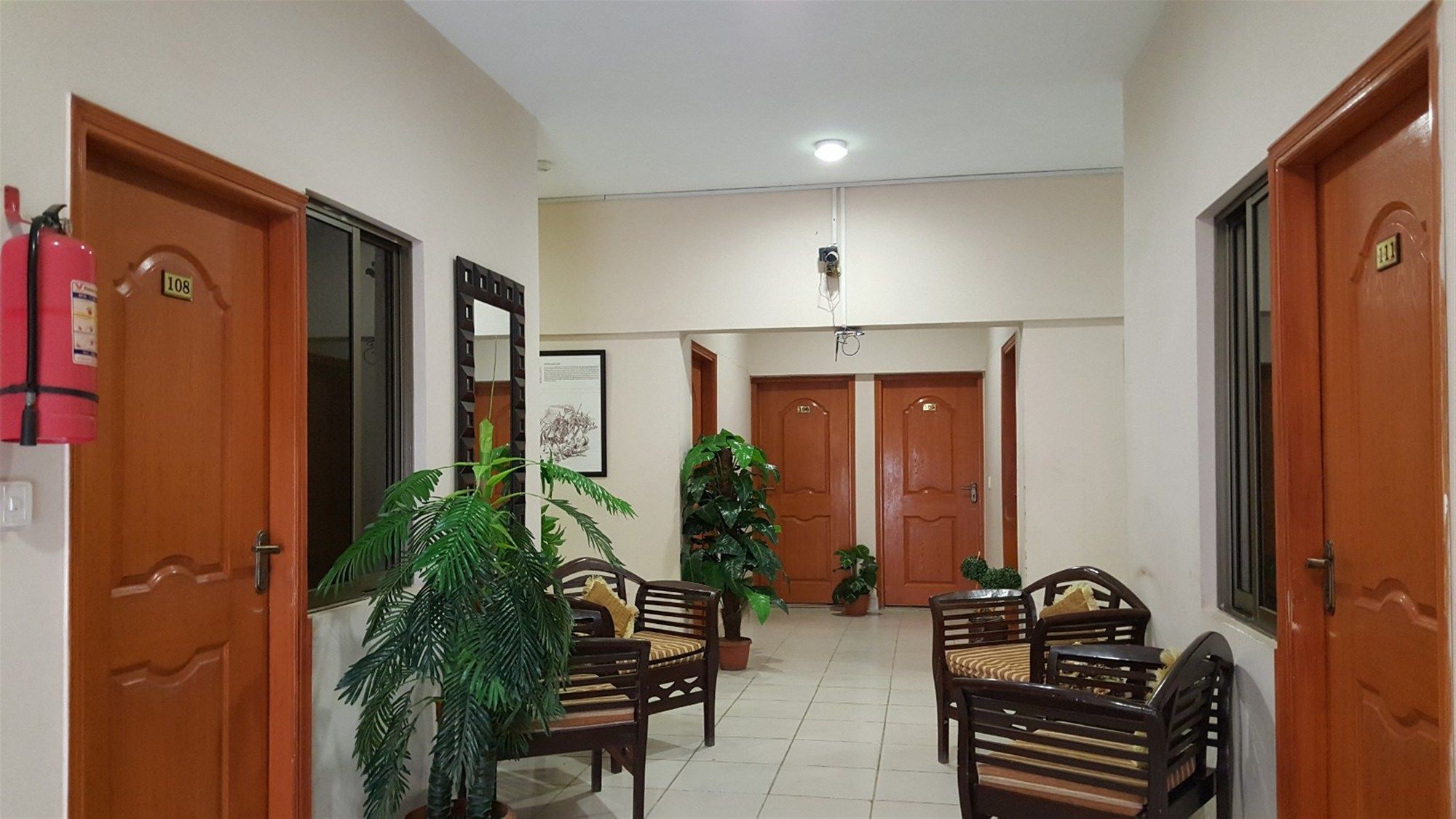 Royal Inn Hotel Karachi Buitenkant foto