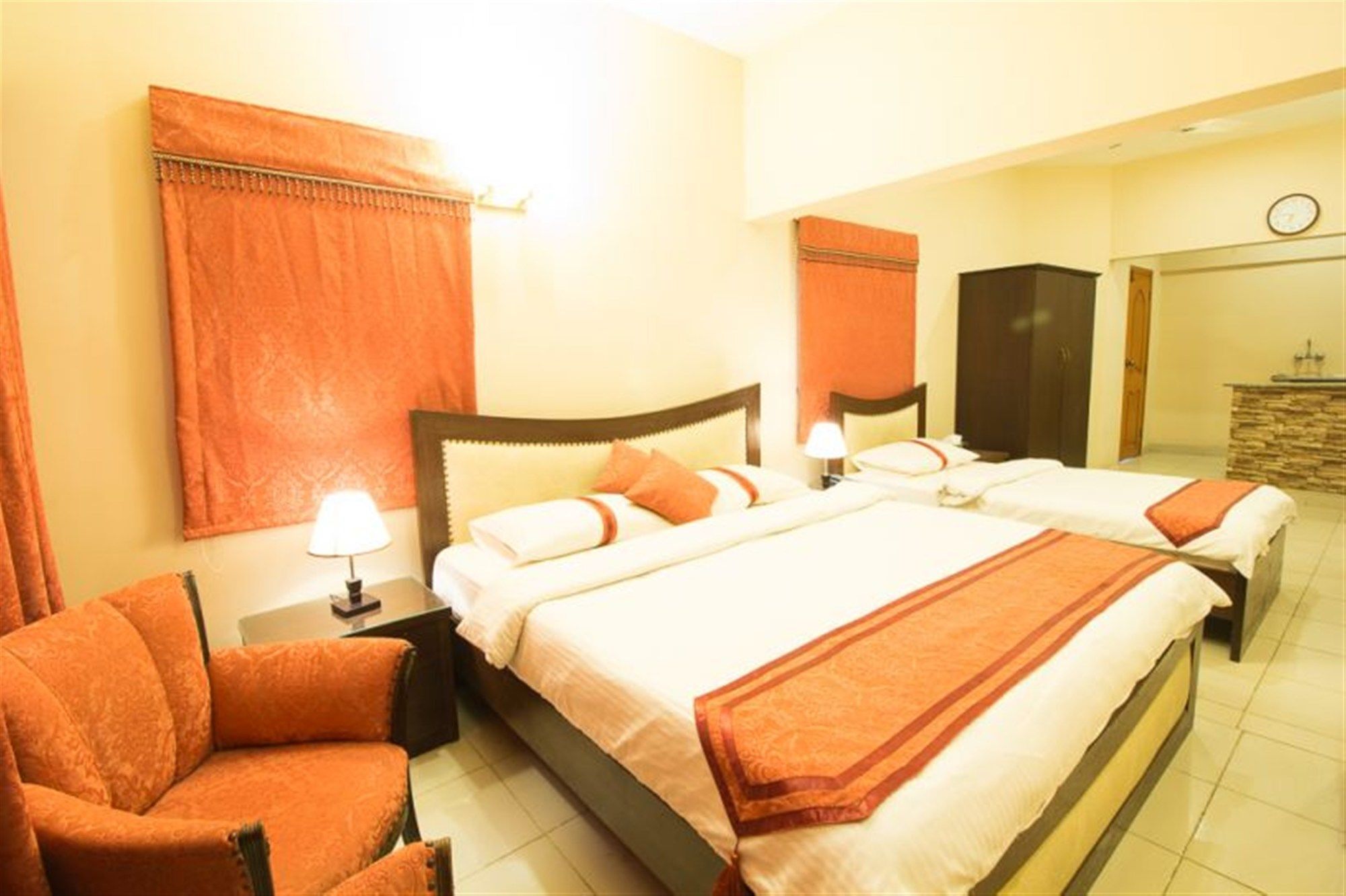 Royal Inn Hotel Karachi Buitenkant foto
