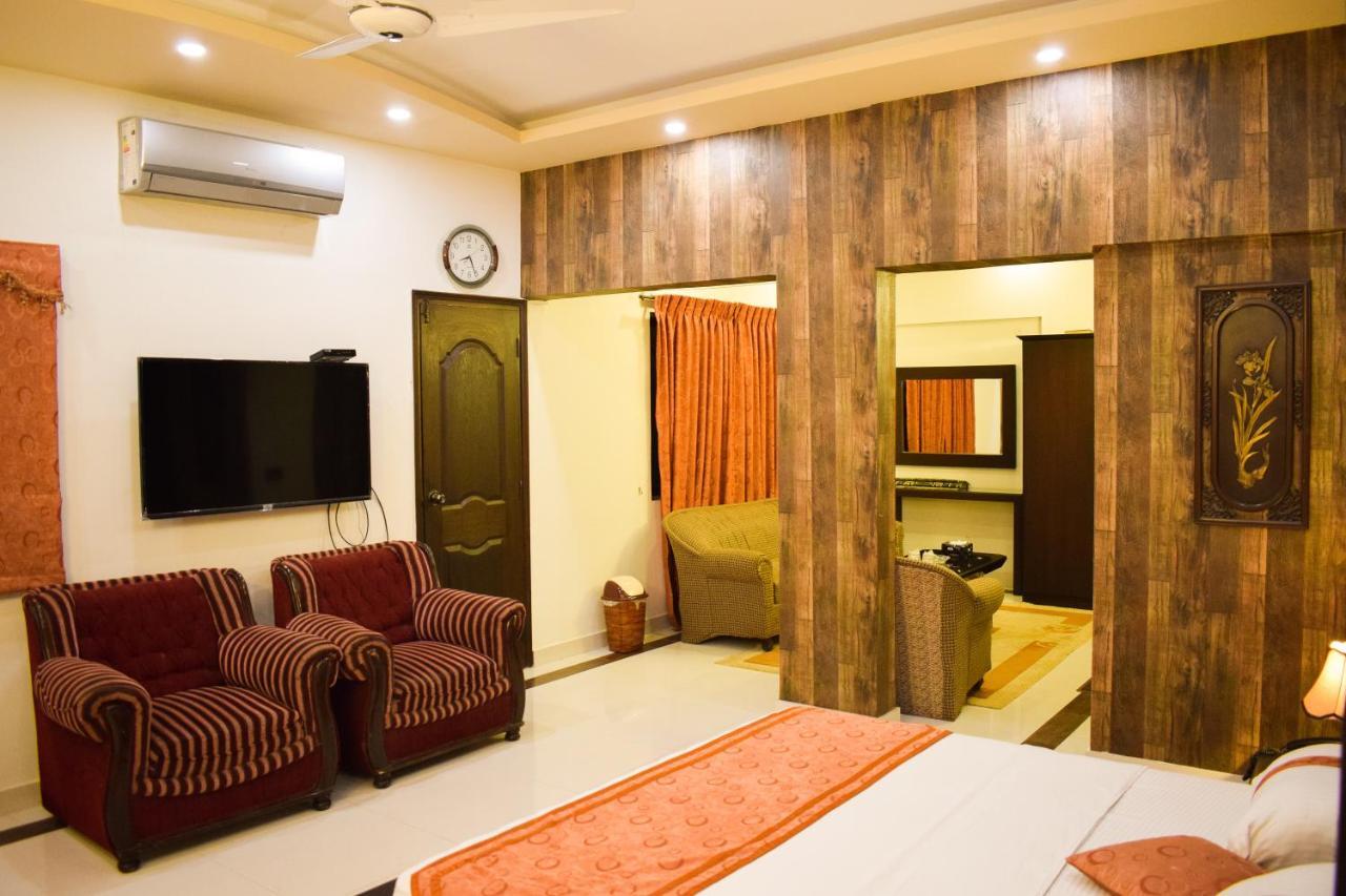 Royal Inn Hotel Karachi Buitenkant foto