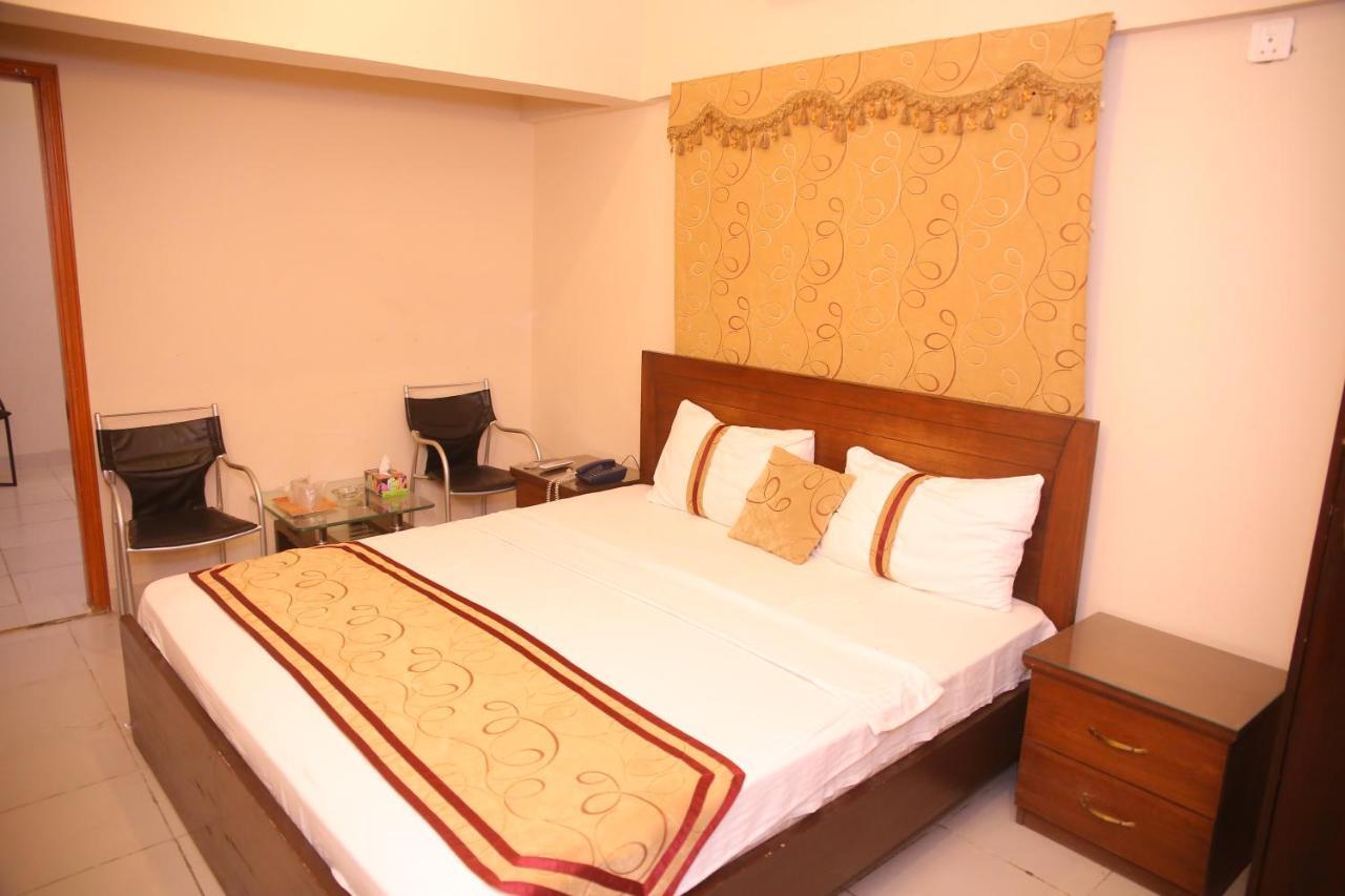 Royal Inn Hotel Karachi Buitenkant foto