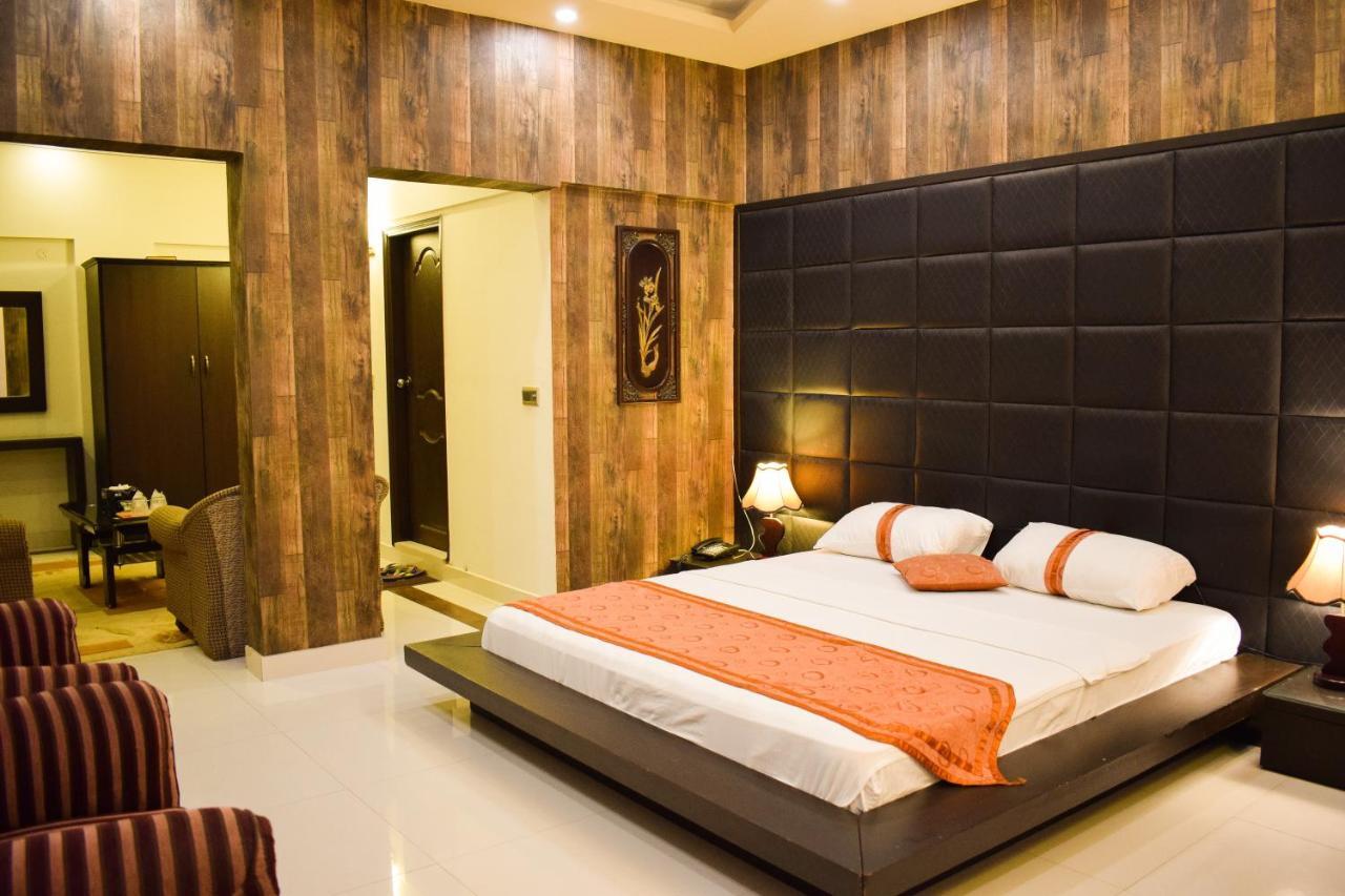 Royal Inn Hotel Karachi Buitenkant foto